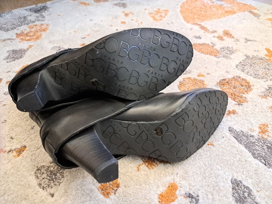 Levi's, BCBG Max Azria, Wrangler, Vagabond  и NLY сандали и боти 38 н