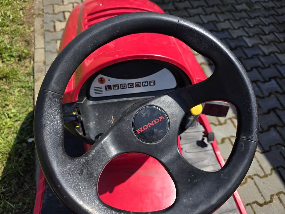 Vând masina de tuns iarba HONDA
