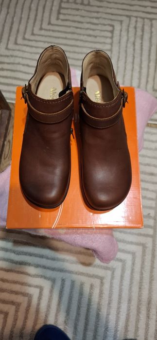 Демисезонные новые женские кожаные ботинки