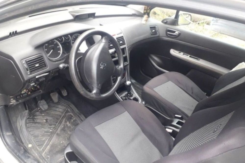 Продавам на части ПЕЖО/Peugeot 307 1.4hdi 68 k.c 3 врати