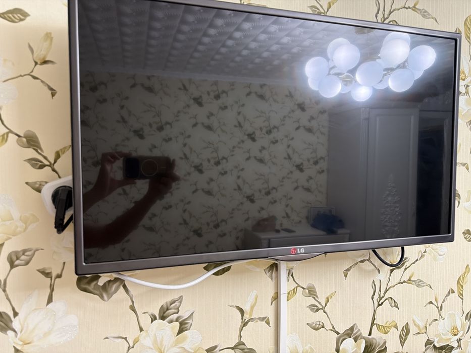 Продам  смарт телевизор LG