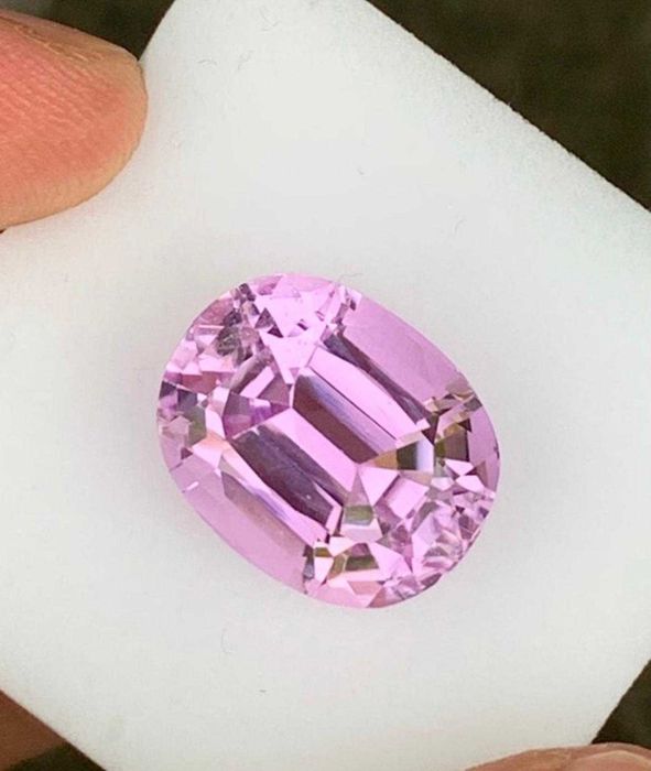 Kunzit natural roz purpuriu 22.71 ct - Spodumen