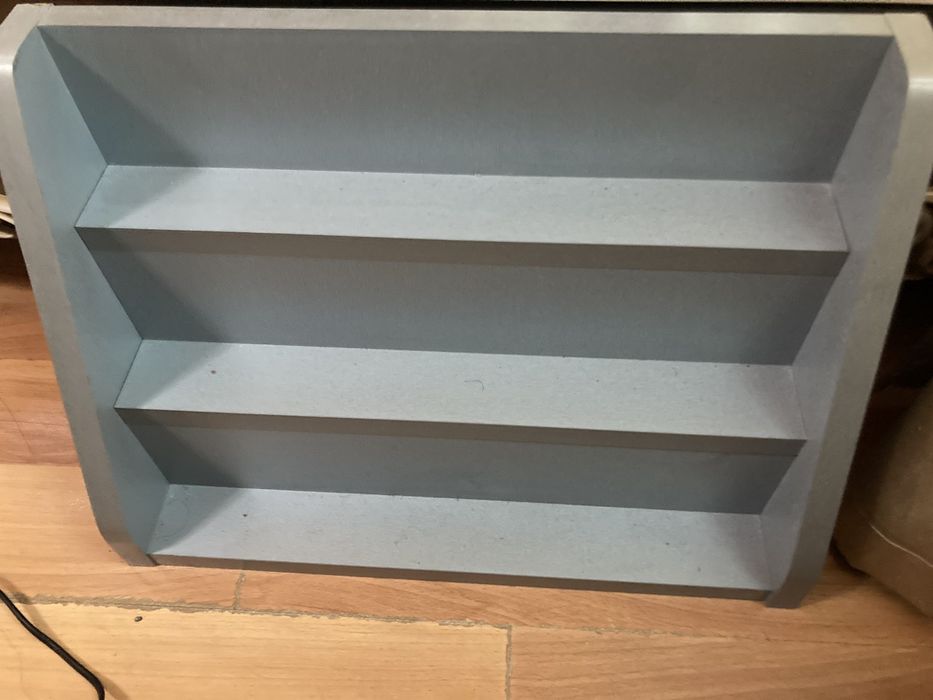 Бюро запазено с подарък поставка