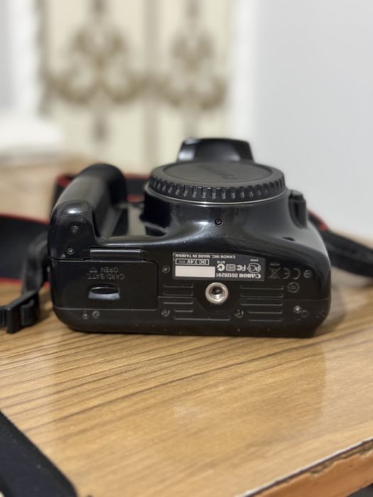 Canon EOS 1100 D body