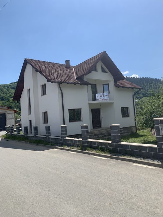 Se vinde casa detali