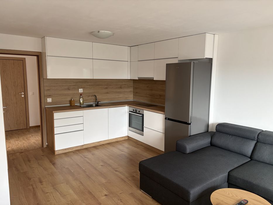 Дава се под наем Тристаен апартамент в ж.Зоопарк - 100 кв.м за 727.77 € - Снимка #2