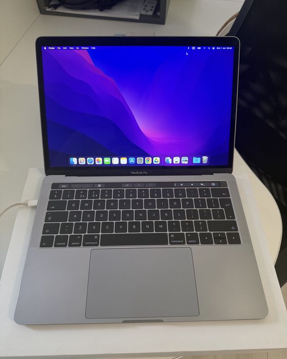 MacBook Pro 13 2017 Touch Bar, i5, 8GB RAM, stare bună