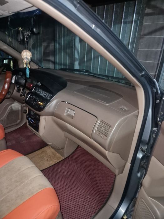 Тойёта сиенна продам