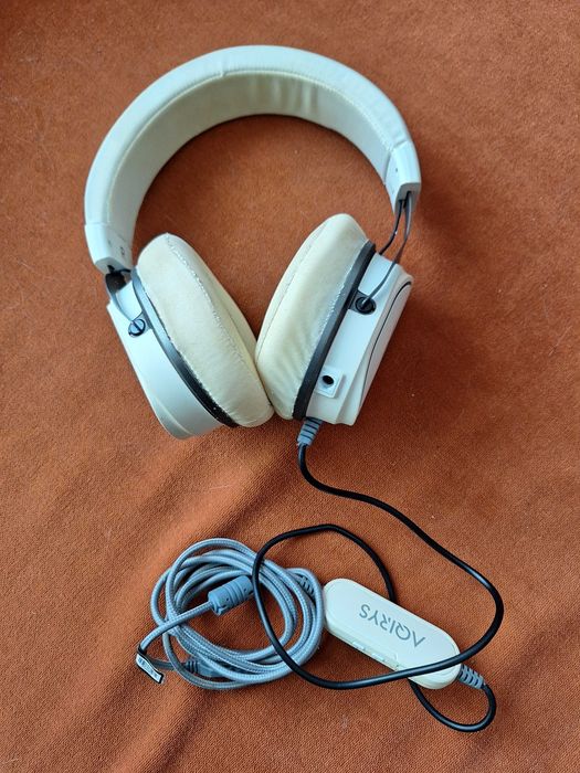 Casti  model AQIRYS Altair cu fir, telecomanda/fir,  conectare USB