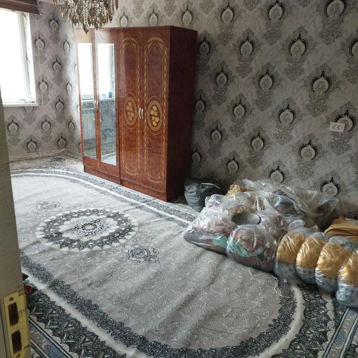 Квартира сотилади 1 хонали 4 етажли домни  1-етажида лучевой ахмад чиз