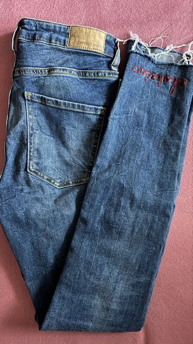 Дънки с бродерия