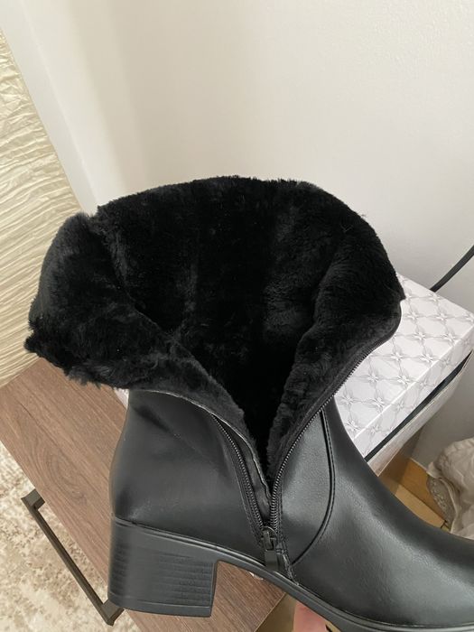 Дамски кожени ботуши с ток