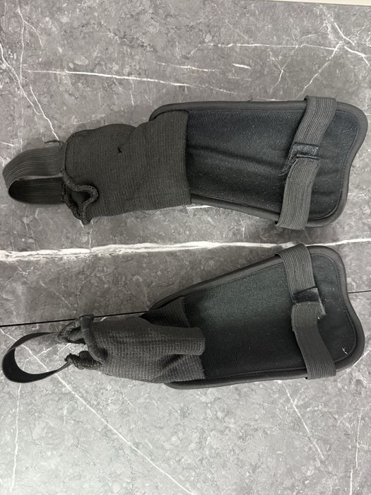 Щитки футбольные