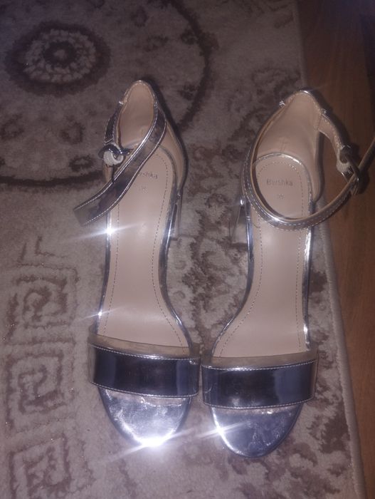 Sandale și pantofi Nr 39