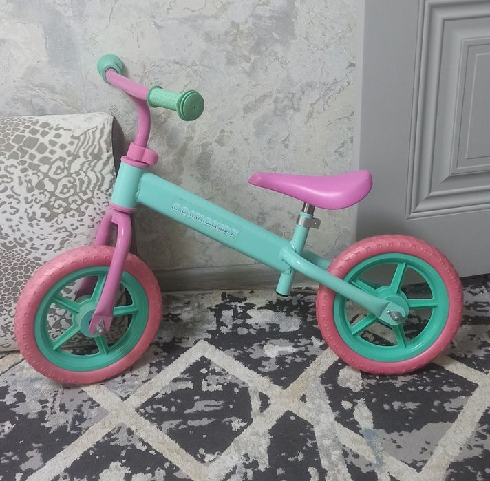 Продам беговел для девочки