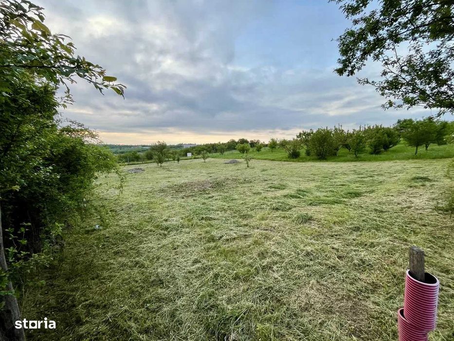 Vând teren intravilan cu panoramă superbă zona de dealuri