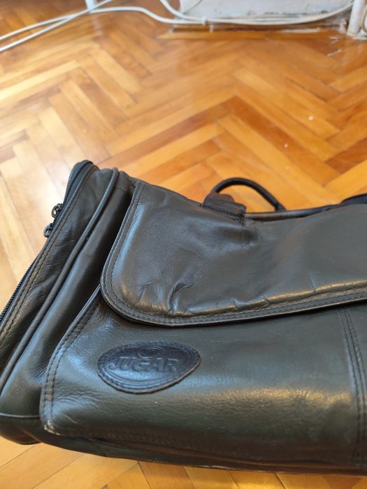 Vând două genți transport animale companie talie mica.