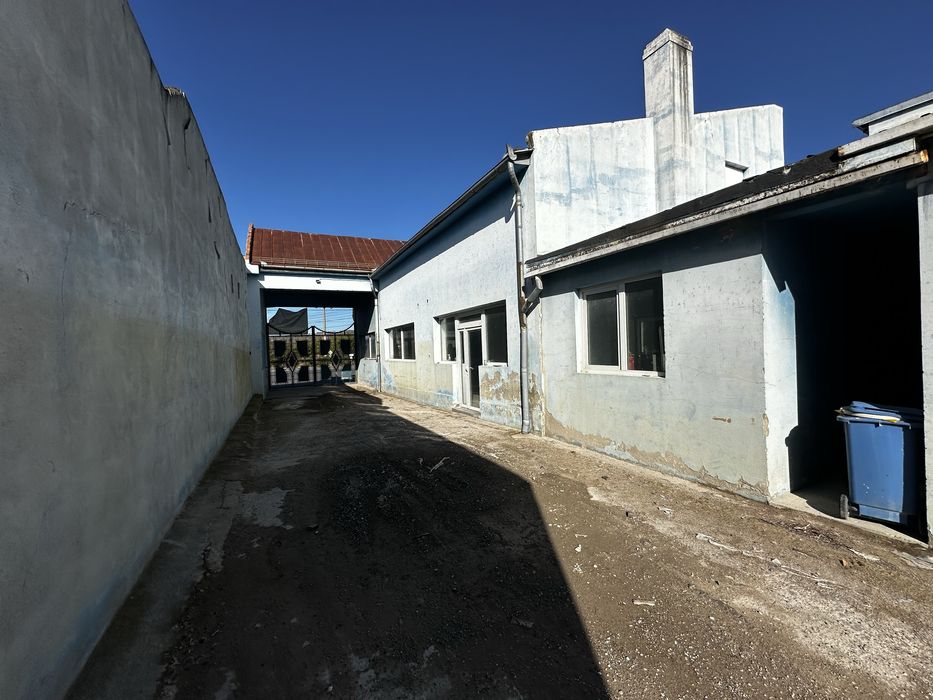 Casa/spatiu comercial  Moldova Noua str Unirii