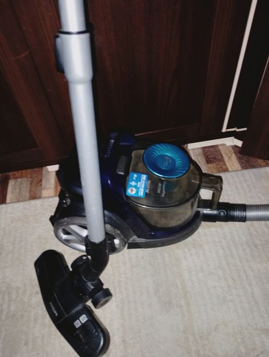 Пылесос Филипс работает