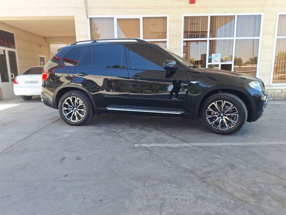 Срочна сотилади BMW X5 E70 4.8 I X DRAEV