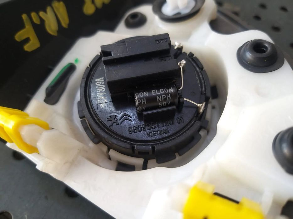 Boxa tweeter dreapta fata peugeot 3008 2 980935118000