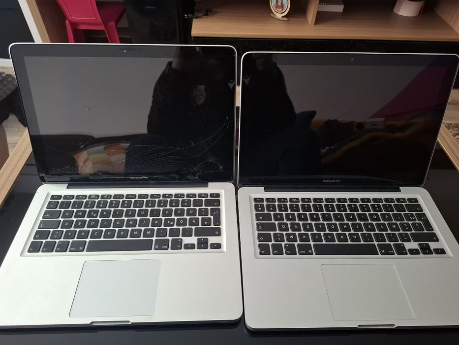 2 laptop-uri macbook pro