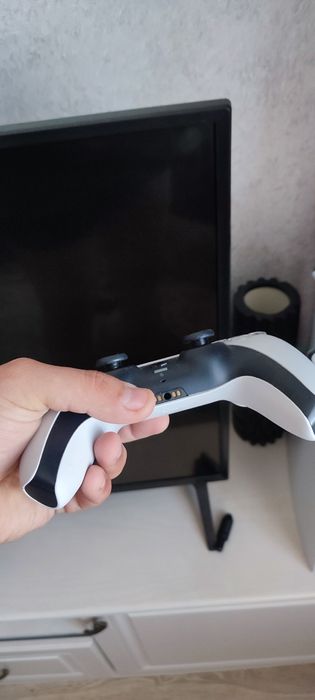 Продам Ps5 купил почти не играл