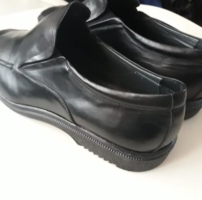 Pantofi piele naturală noi.