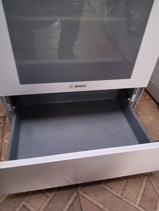 Свободно стояща печка скерамичен плот Бош Bosch 2 години Гаранция!