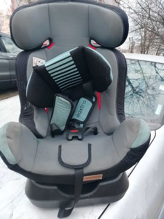 Продавам детски столчета за кола.