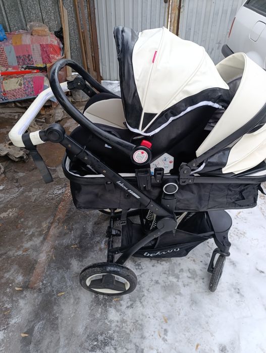 Продается коляска и шезлонг.