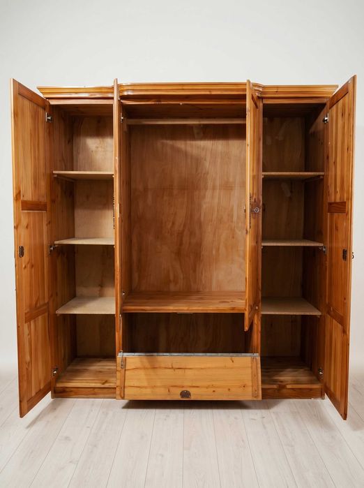 Ofer mobila second-hand cu pret extrem de redus