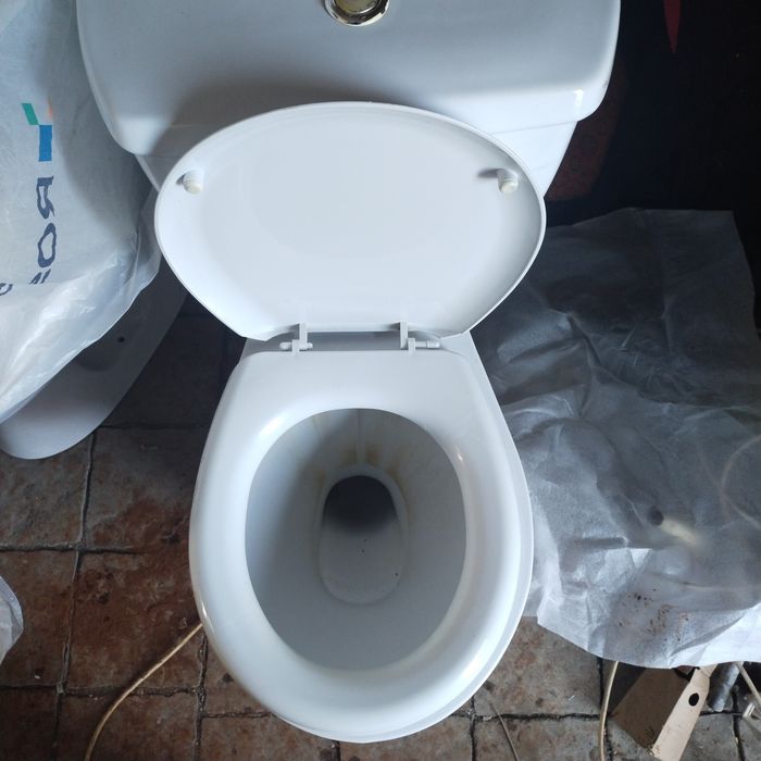 унитаз в хорошем состоянии