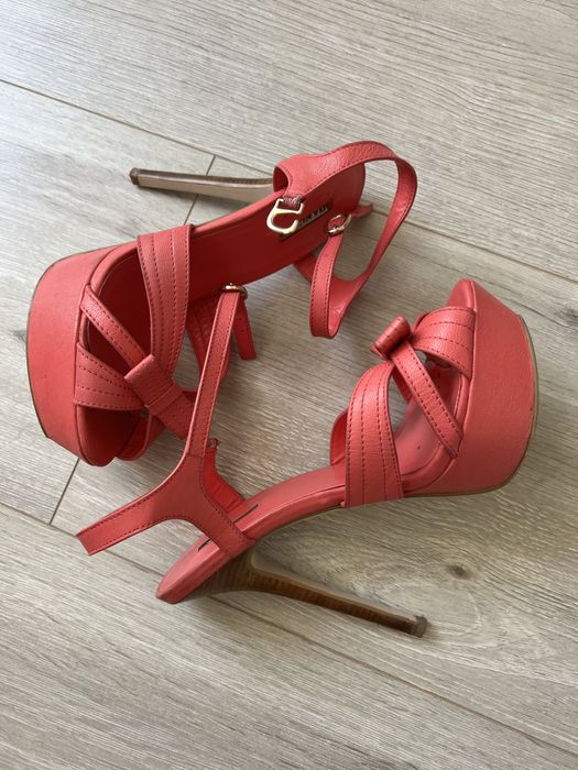 Продам босоножки Basconi