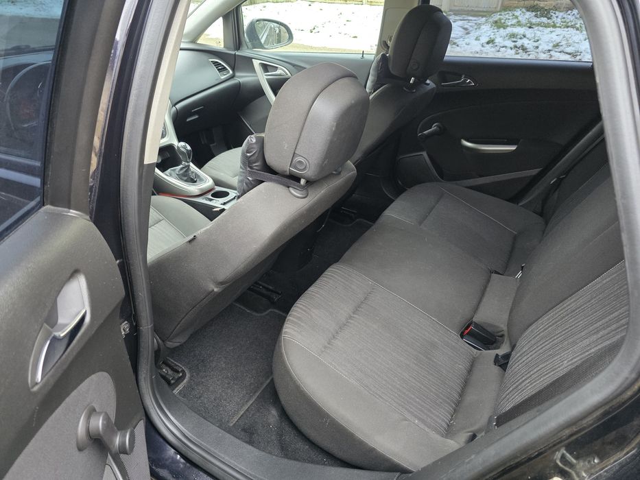 Opel Astra J 1.4T 2010г