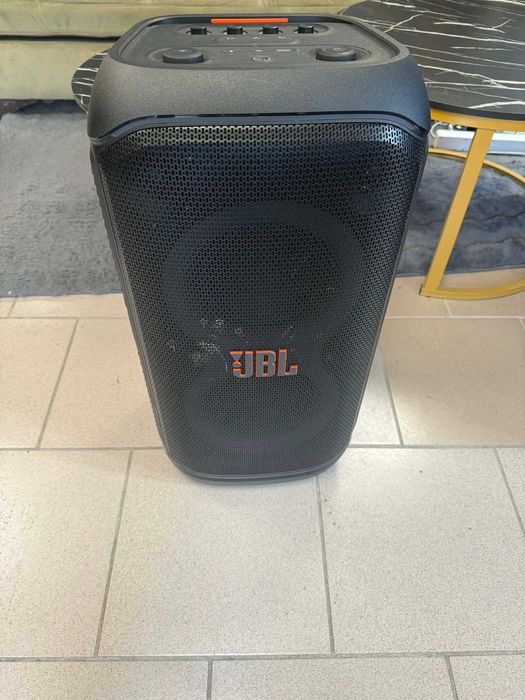 Продавам JBL Pary Box 320