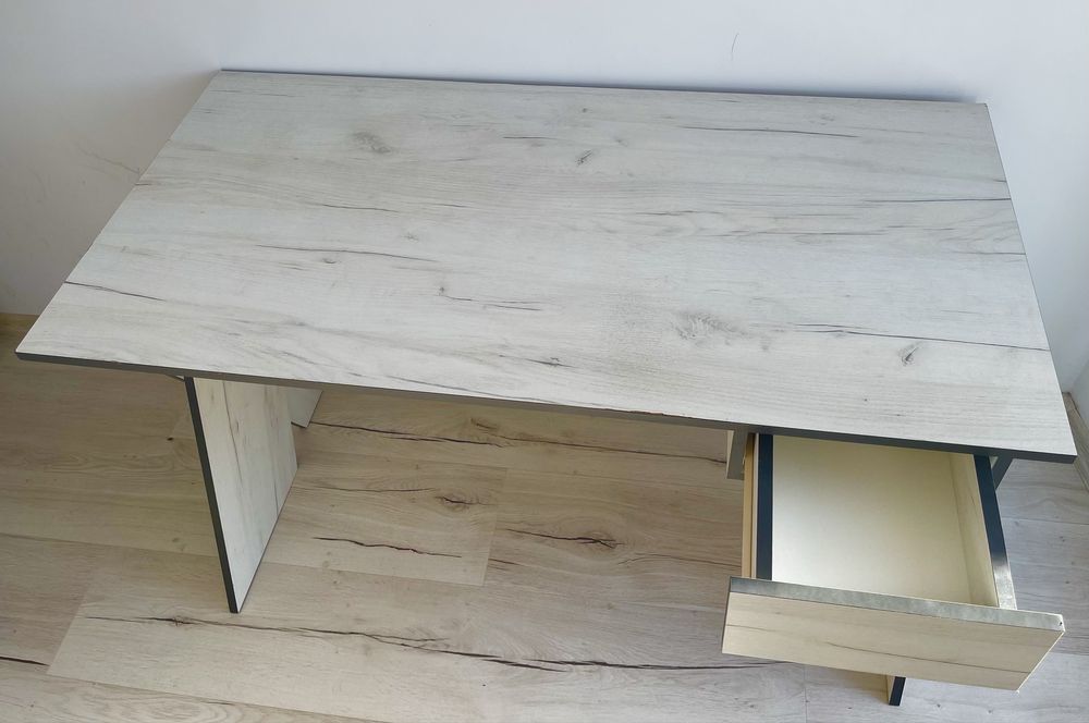 Бюро за офис или домашно ползване