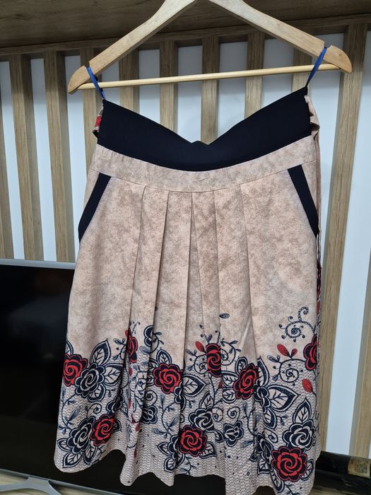 Vand fusta marime 40