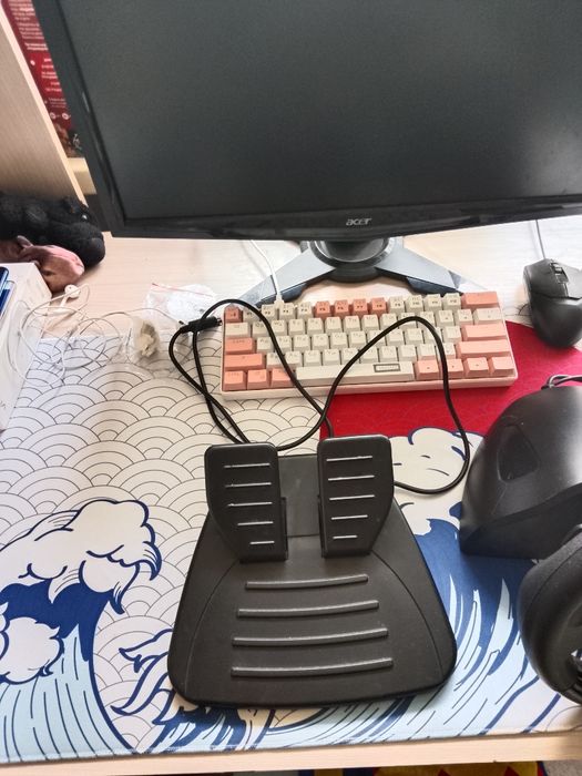 Игровой руль с педалями