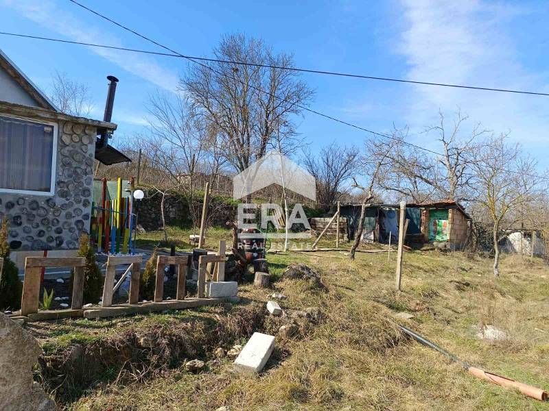 ЕКСКЛУЗИВНО! Едноетажна къща с голямо дворно място в гр. Белослав за п