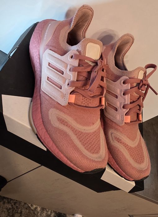 Adidas Ultraboost 22W размер 37 и 1/3