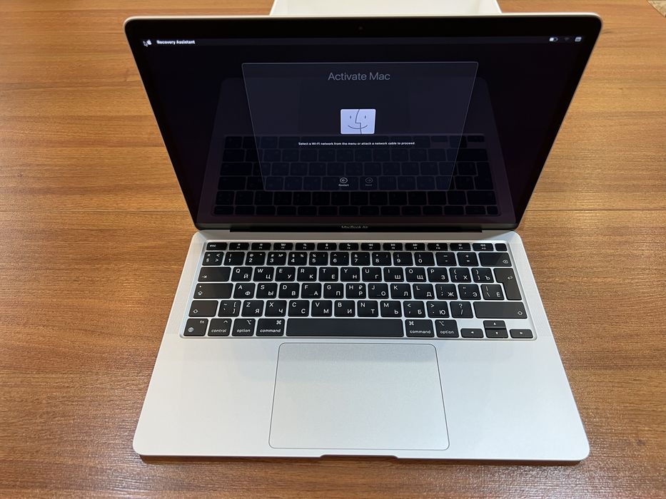 MacBook Air M1 (13). 8/256GB (35 Sikl)