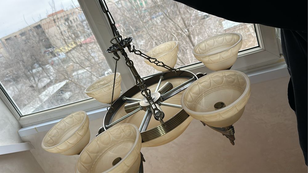 Продам люстру для комнаты