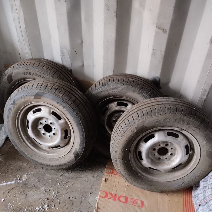 Продам комплект колес 175/70R13