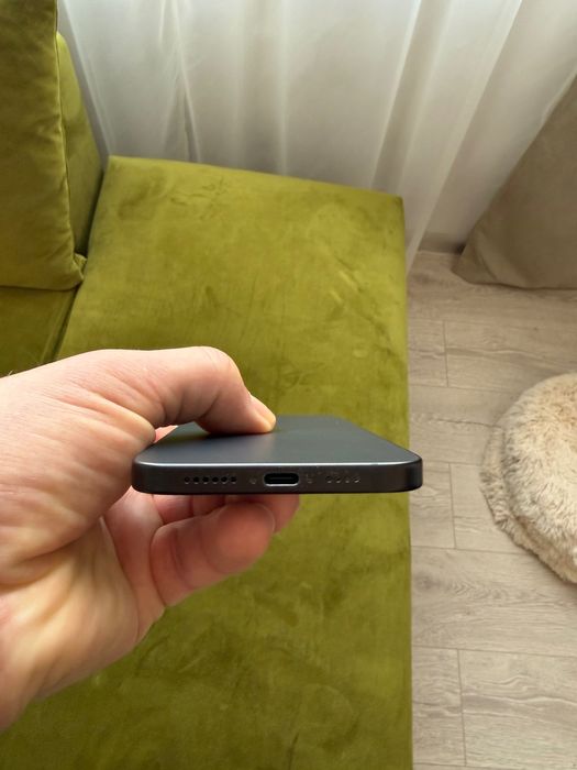 Продавам IPhone 15plus .