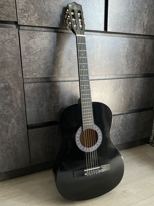 Продам классическую гитару
