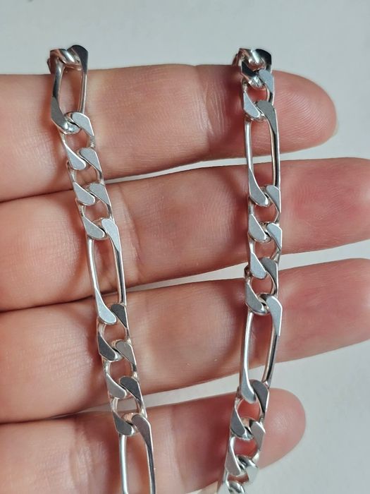 Красива сребърна гривна