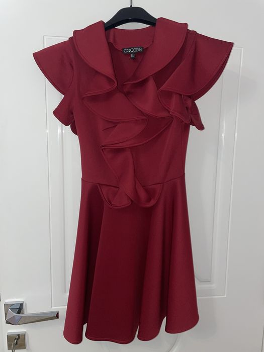 Червена къса рокля