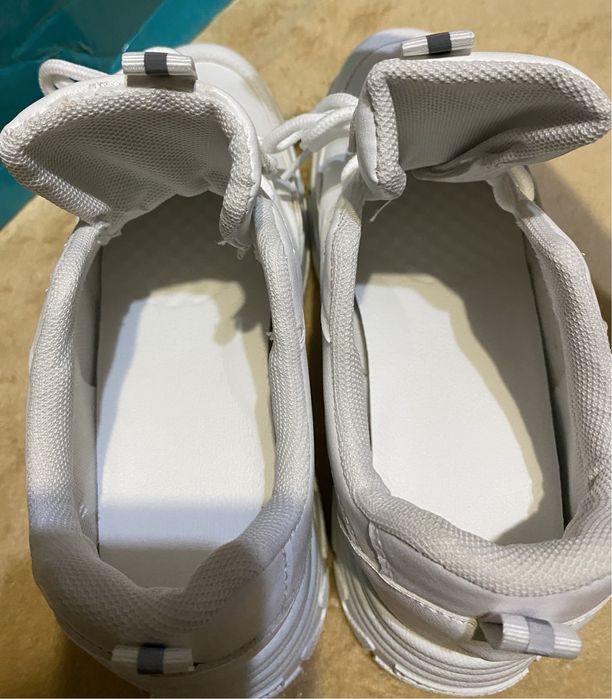 Продаю кроссовки