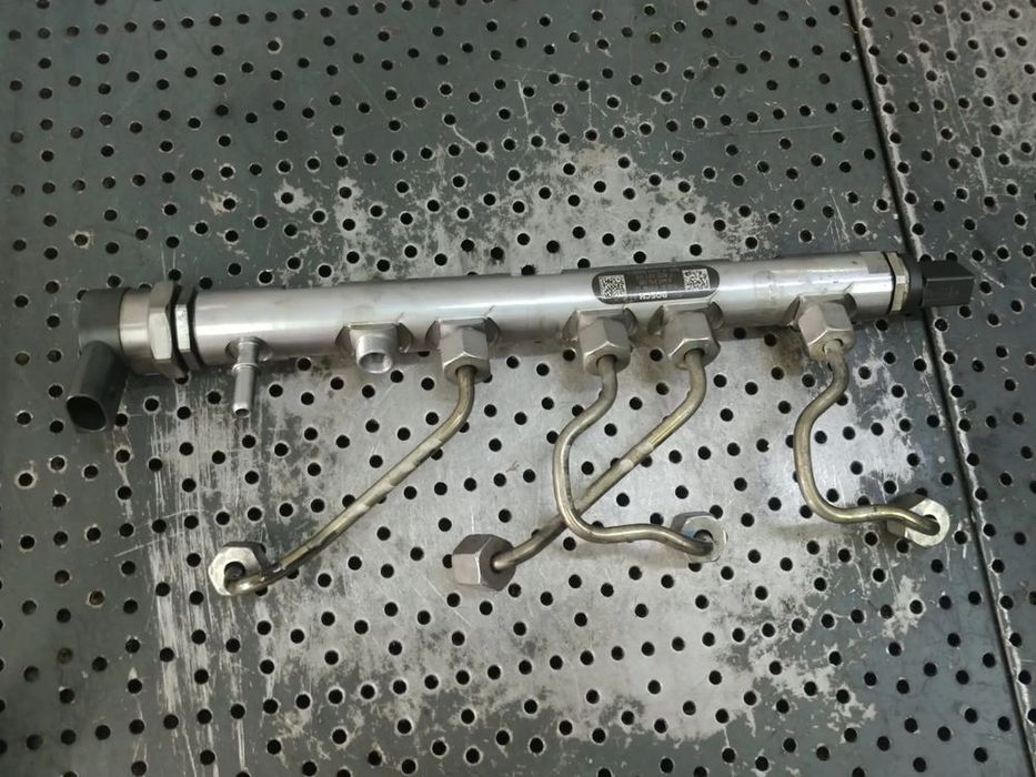 rampa injectoare 2.0 d n47d20d bmw seria 5 f11 f10 f07 seria x3 f25 seria 3 f31 f80 f30 0445214135